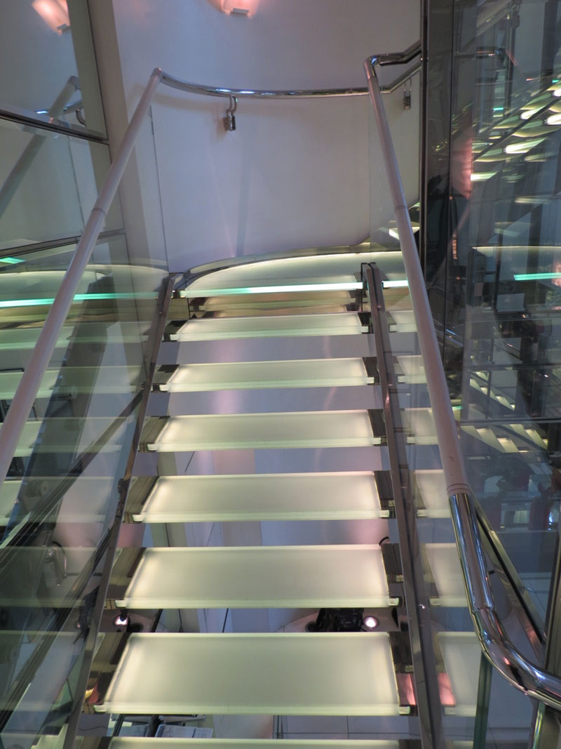 Projects 8 VIP Club - Entrance glass staircase